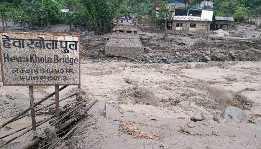 ३ राजमार्ग पूर्णरुपमा अवरुद्ध, १३ वटा सडक एकतर्फी सञ्चालन